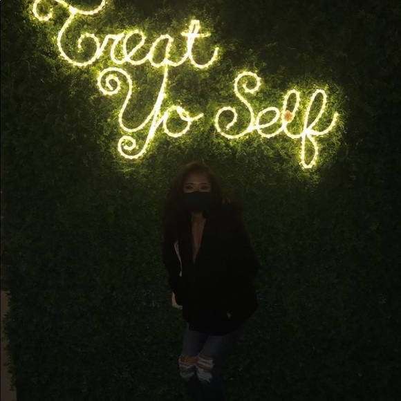 MEET ME - Picture 3 of 3